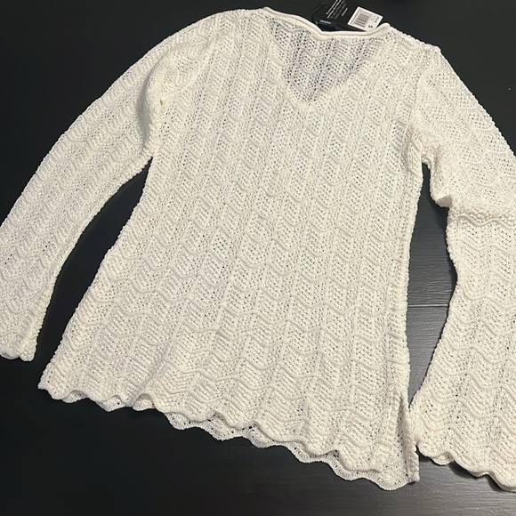 Gorgeous Daisy Fuentes knit sweater with shimmer NWT - Picture 7 of 7
